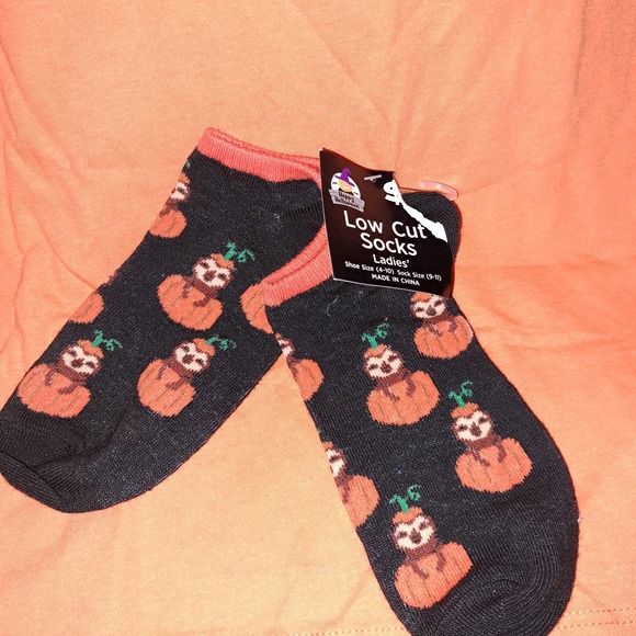 Halloween SALE! Ladies XL or Men M-L HalloQueen Tee, Sock, Pendant, Hat - Picture 4 of 10